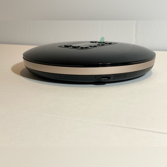 HOTT CD711T - Black - Portable Bluetooth CD PlayeR - Picture 3 of 6